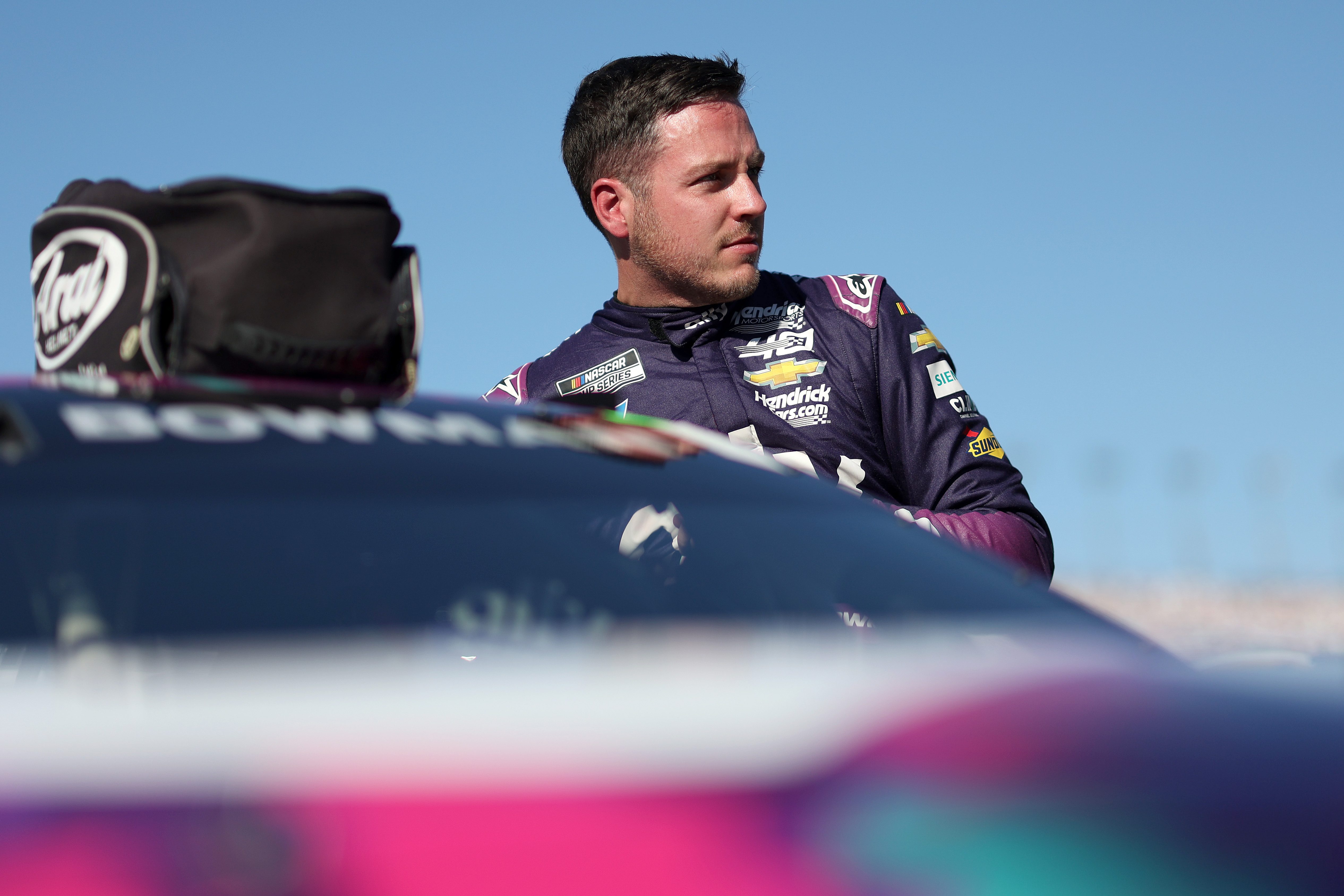 NASCAR: Szerdán még járni sem tudott, vasárnap negyedikként zárt Mexikóban Alex Bowman