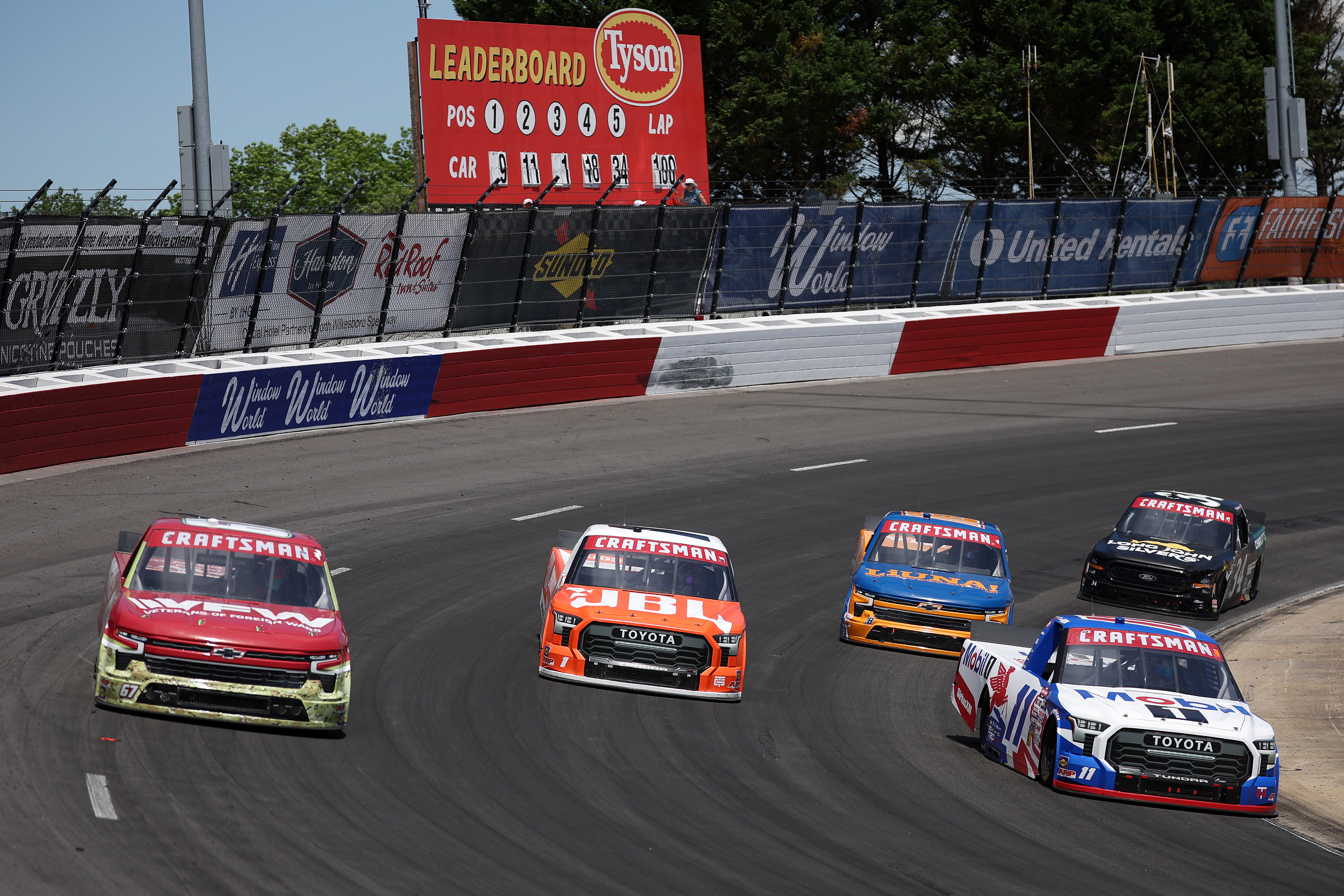 Máris óriási bakot lőtt a tinédzser versenyző által alapított NASCAR-csapat
