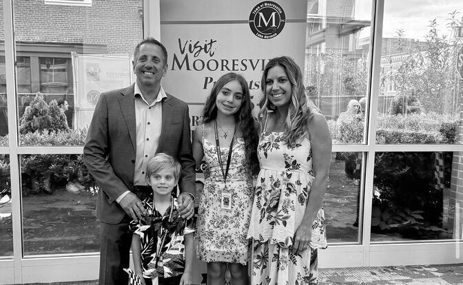 Mindig a jók mennek el: A légi katasztrófában elhunyt bajnokot és családját gyászolja a NASCAR közössége