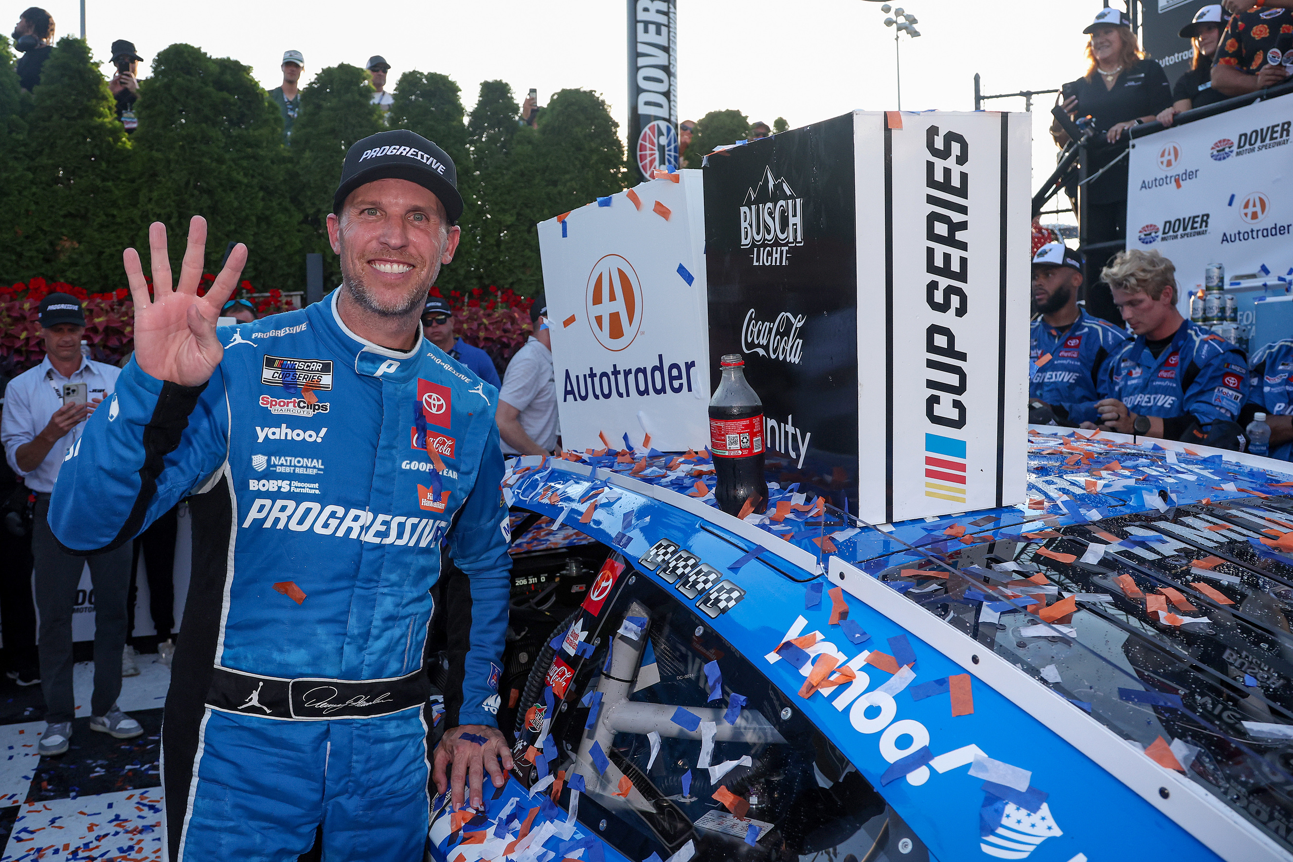 Denny Hamlin több évre hosszabbított a Joe Gibbs Racinggel