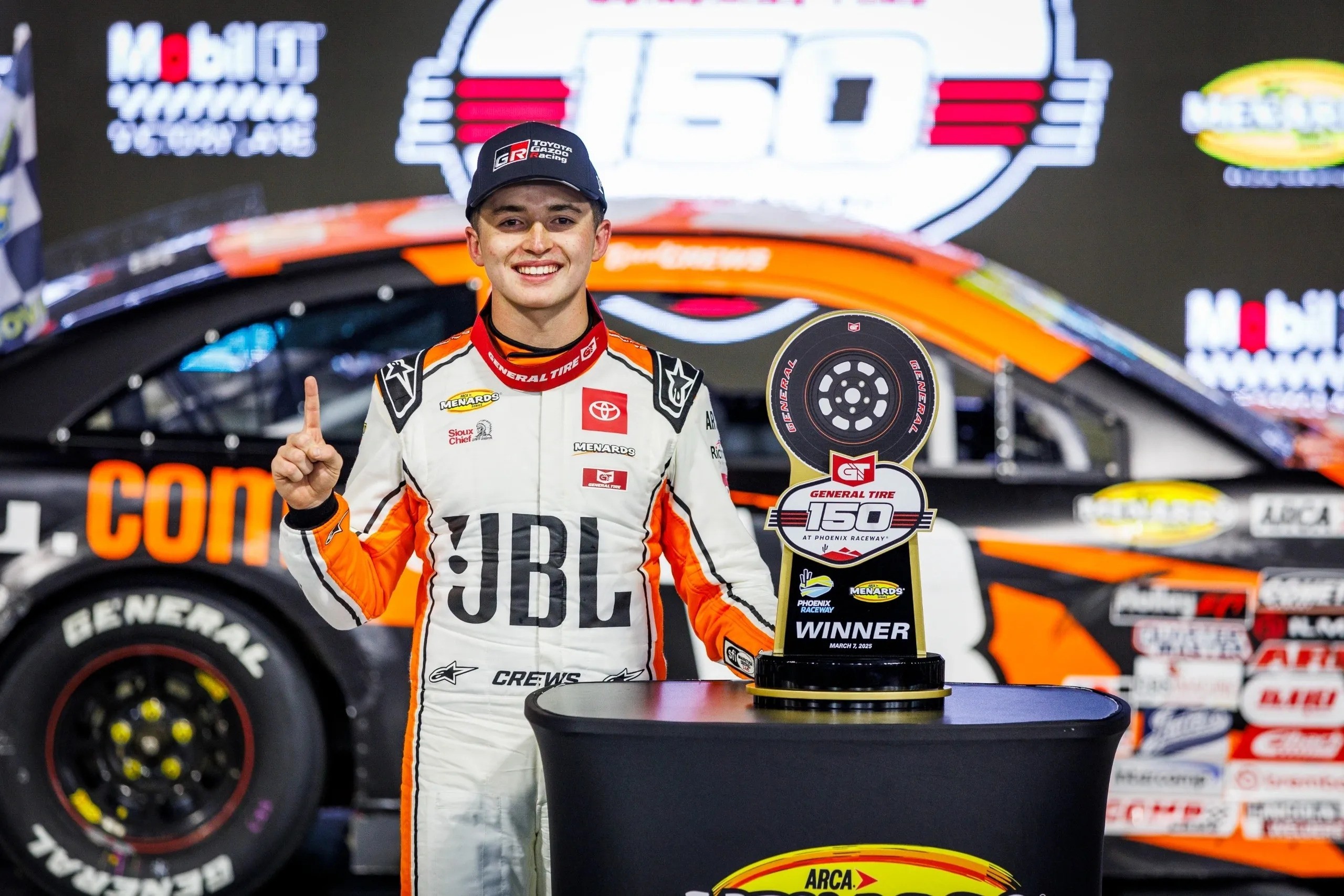 Alig múlt 17 éves, de máris megalapította saját NASCAR-csapatát a Toyota utánpótlás-pilótája