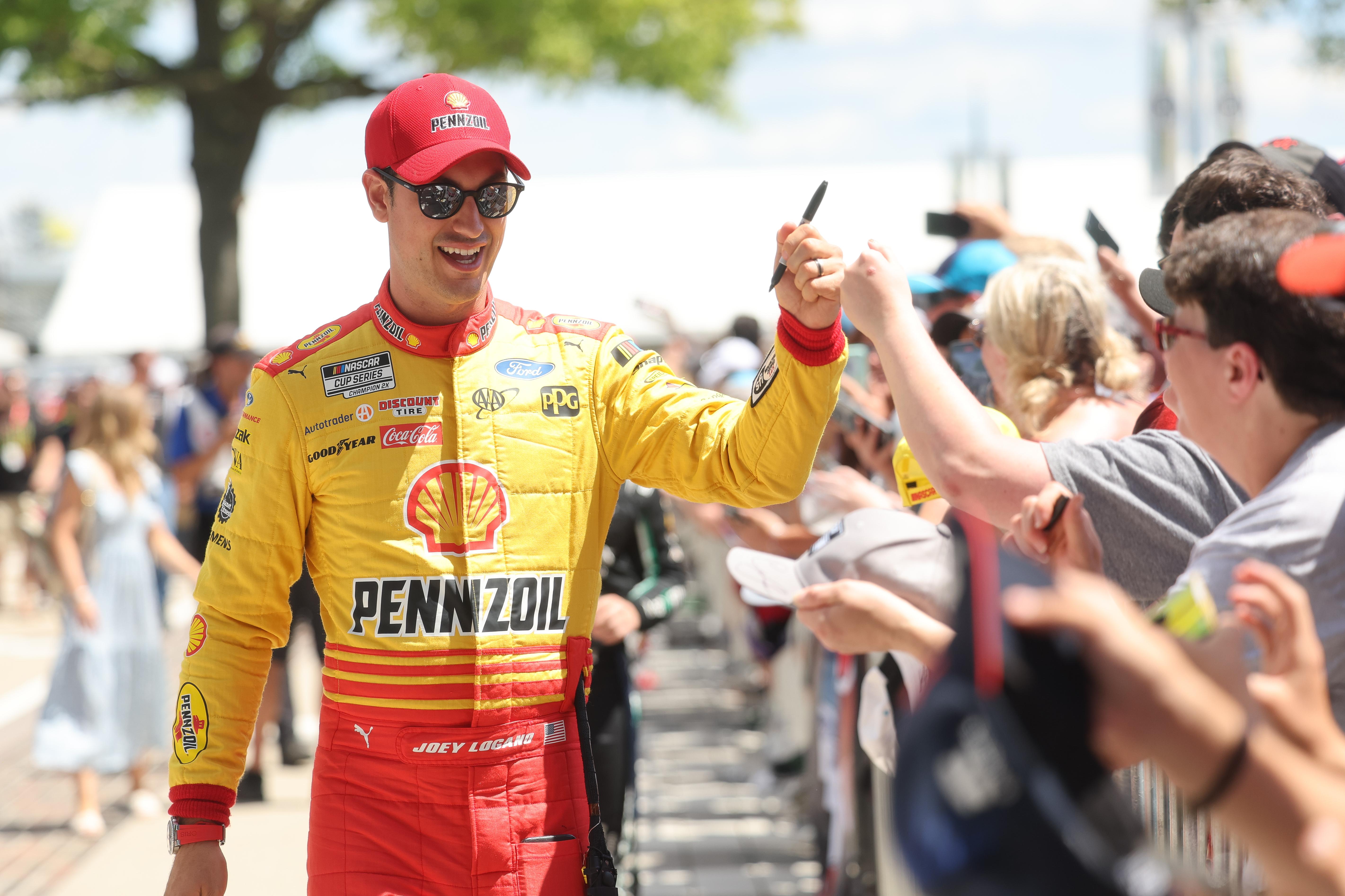 Egymillió dollárt kapott a NASCAR-tól Joey Logano a sport népszerűsítéséért