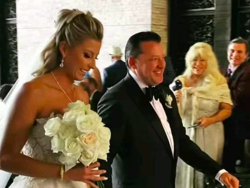 Tony Stewart feleségül vette autóversenyző kedvesét Tony Stewart feleségül vette autóversenyző kedvesét