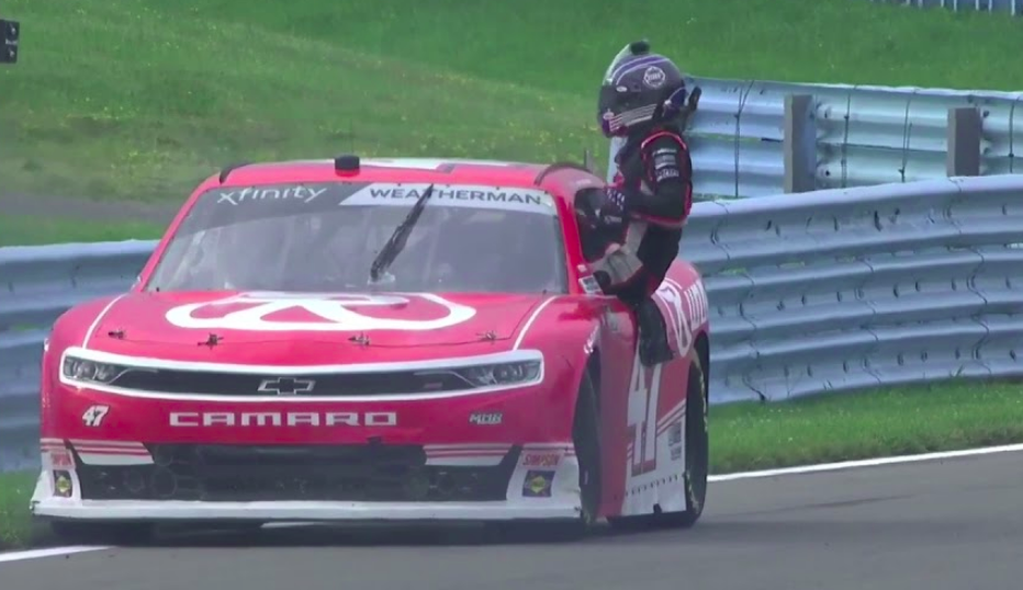 NASCAR: Kiderült, hogy miért menekült fejvesztve az autójából Kyle Weatherman Watkin Glenen NASCAR: Kiderült, hogy miért menekült fejvesztve az autójából Kyle Weatherman Watkin Glenen