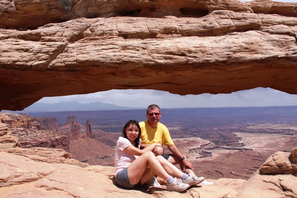 Canyonlands - mesa arch.jpg