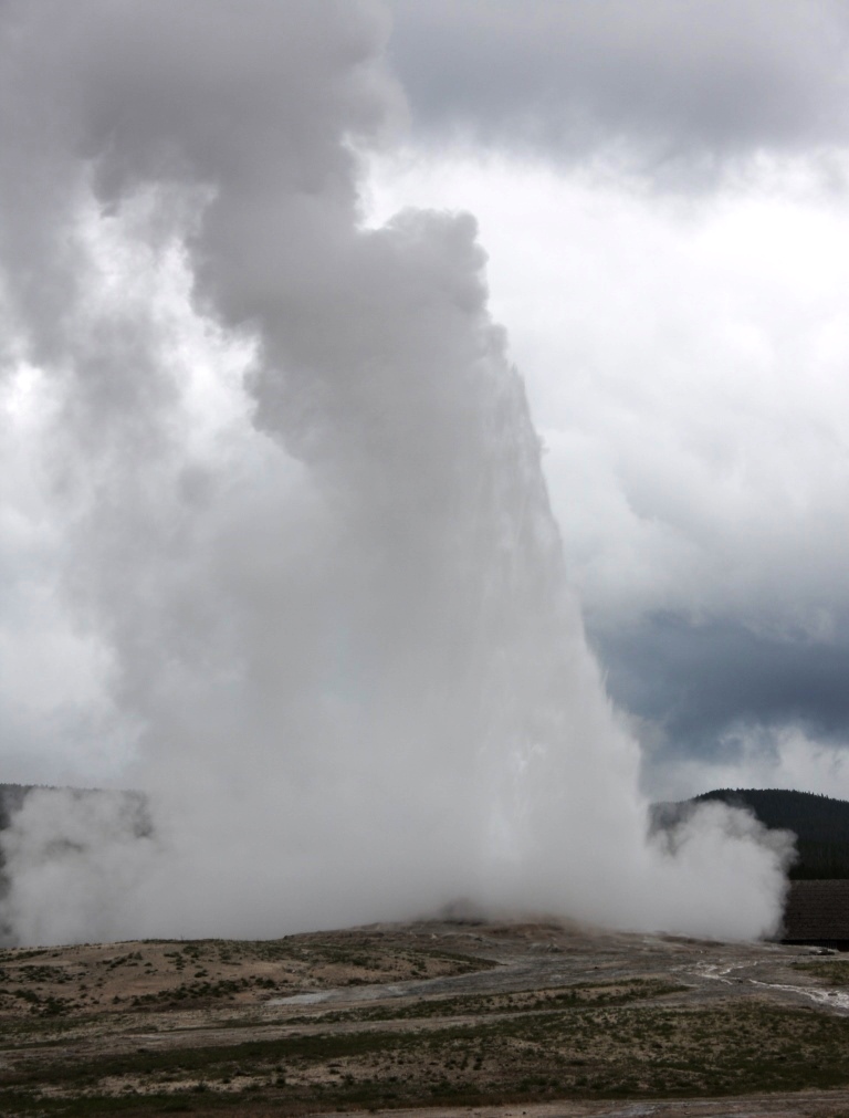 ystone - old faithful2.jpg