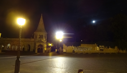 VIDEÓ: Ablakomba besütött a holdvilág - Mátyás templom