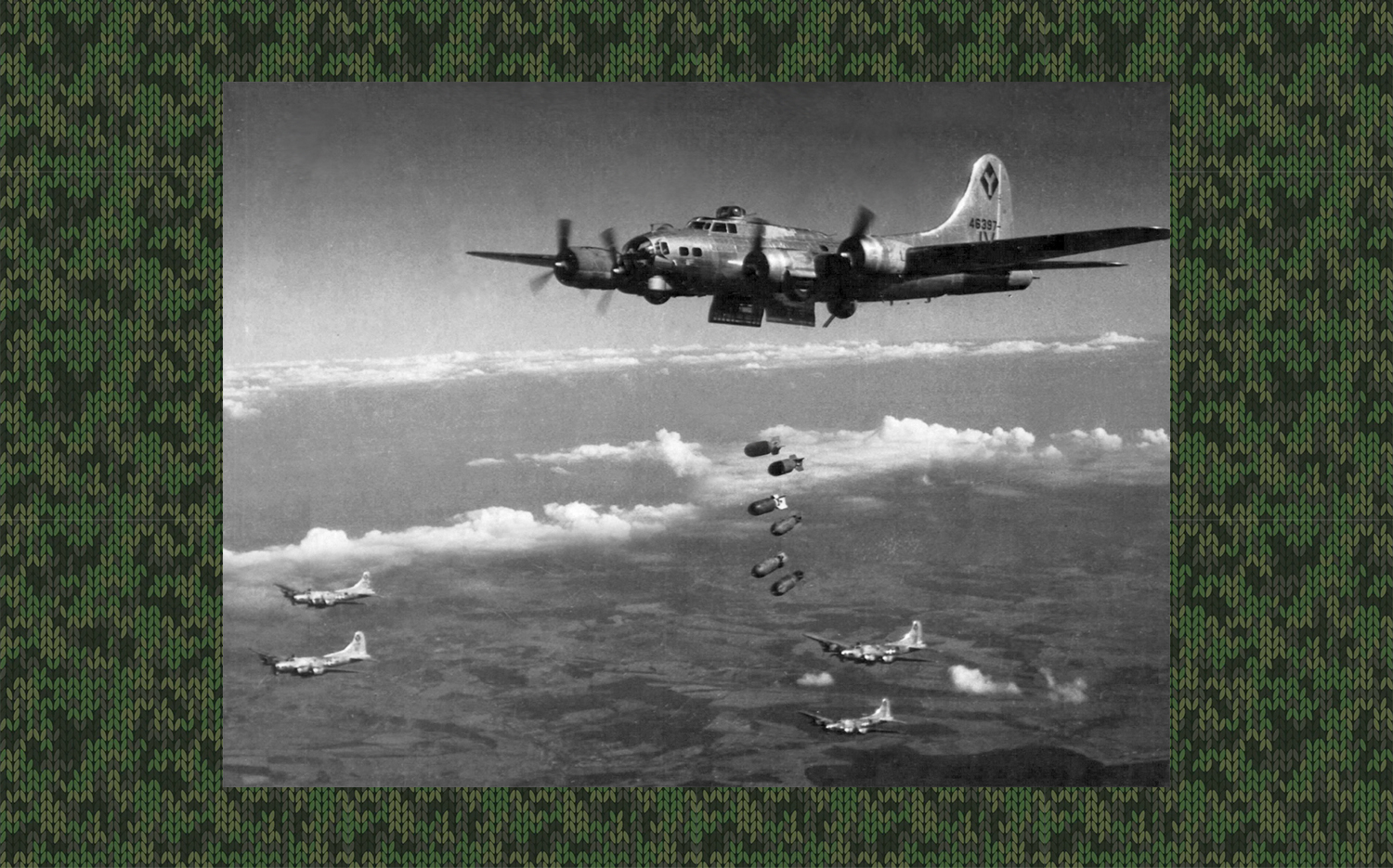 B-17 Flying Fortress<br />Szobi vasúti híd bombázása<br />1944. szeptember 20.<br />Fortepan / National Archives
