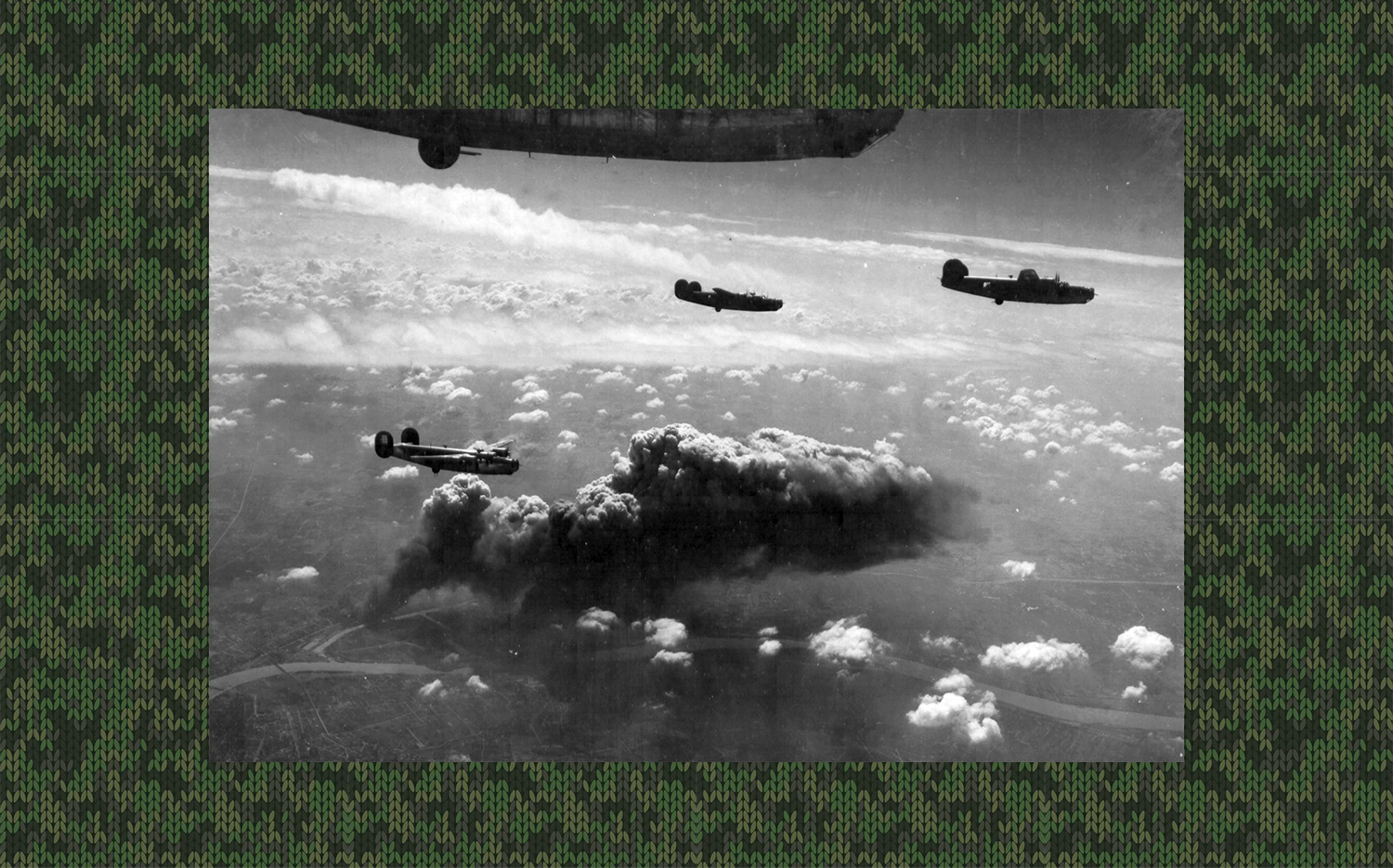 B-24 Liberator<br />Budapest bombázása Budaörs felől nézve<br />Fortepan / National Archives
