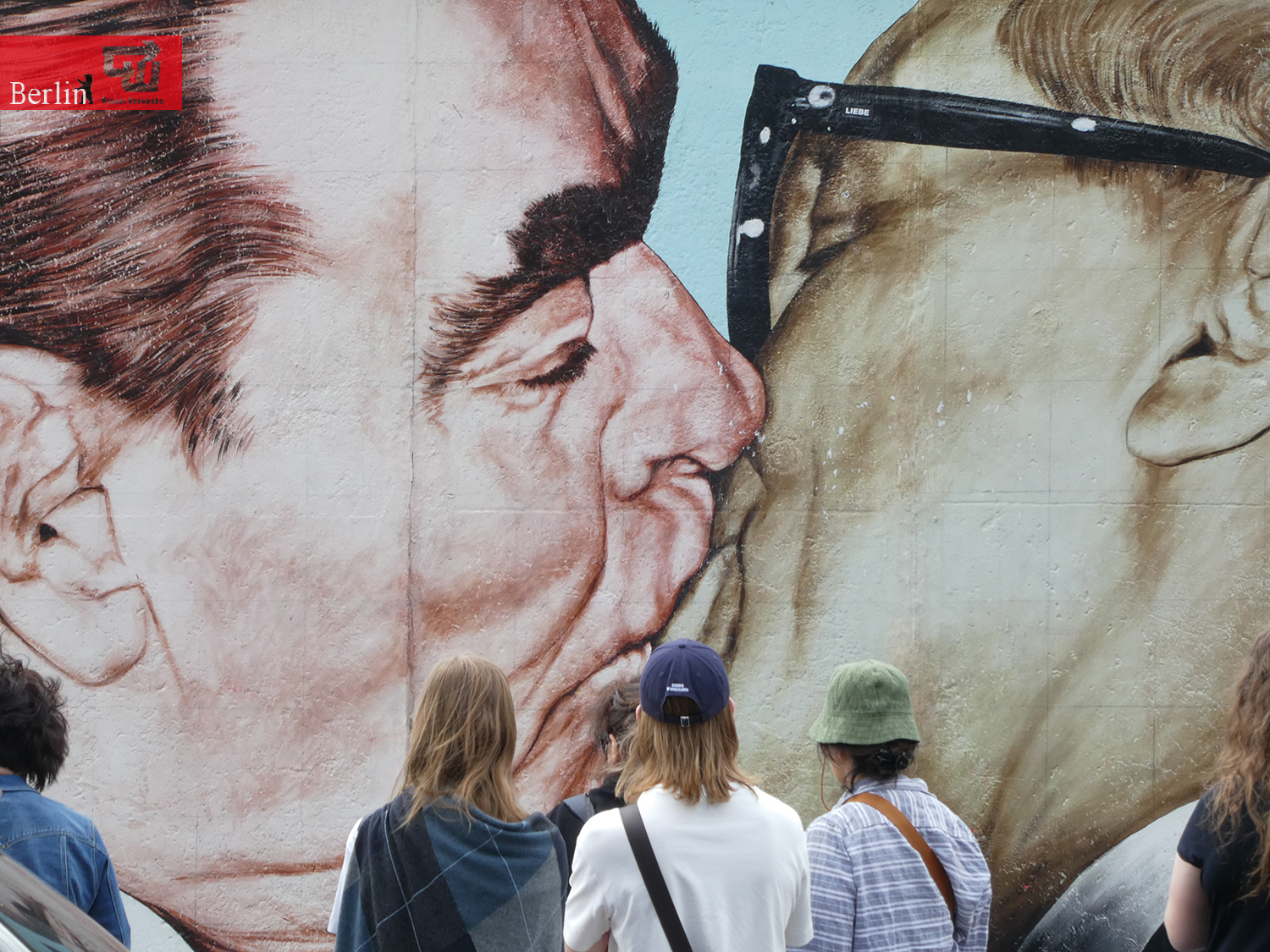 01_bruderkuss-csok_east_side_gallery_berlin.JPG