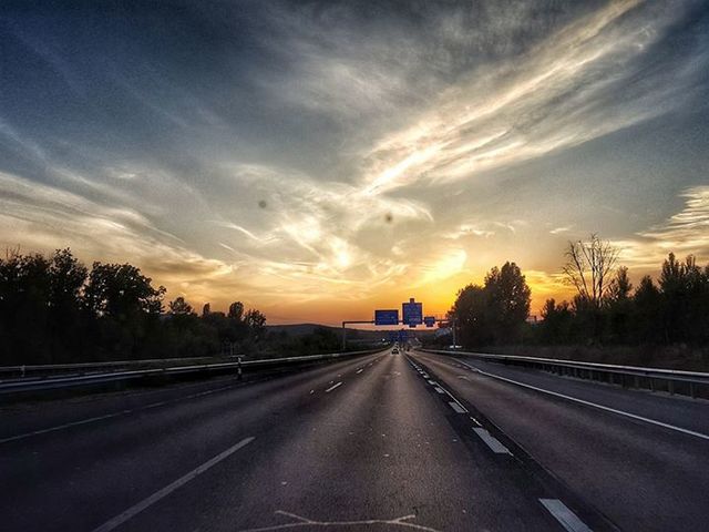 2112 km, 25 óra, 375 sláger, egy fura bogyó és a szabadon hagyott papírzacskó