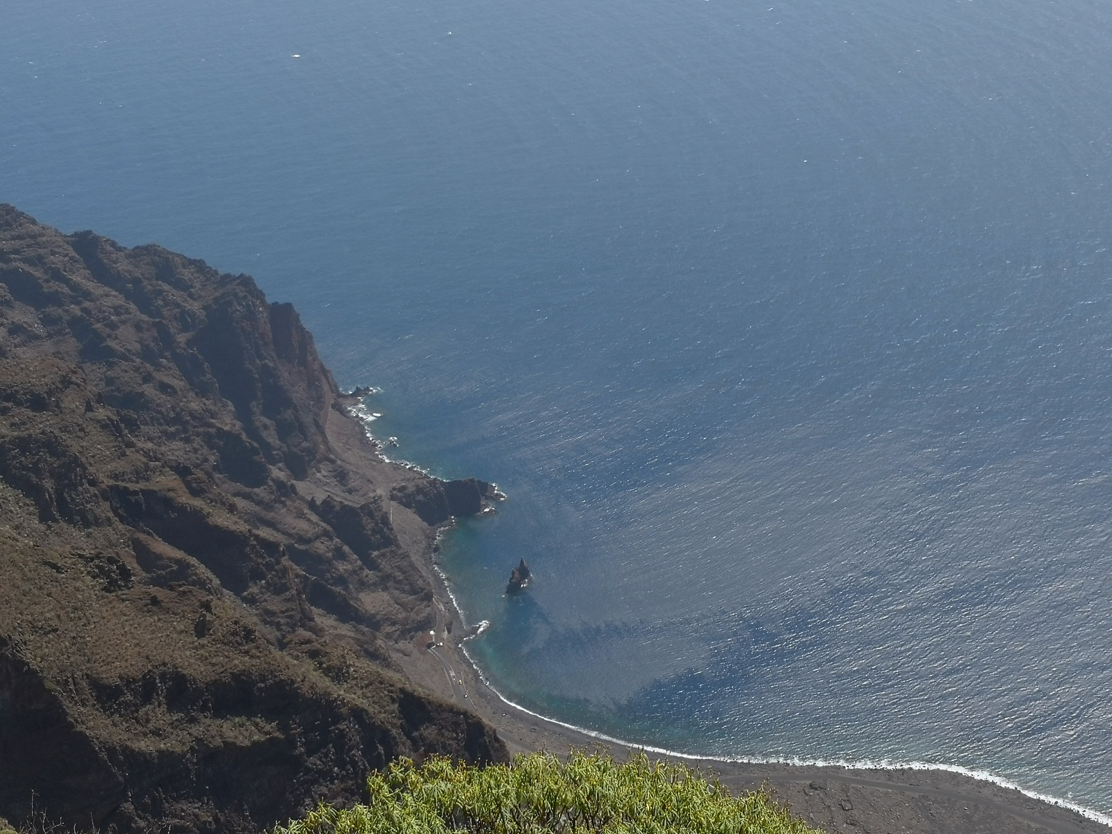 Mirador de Isora - innen már még jobban látható az Arkoudes sziklatesó.