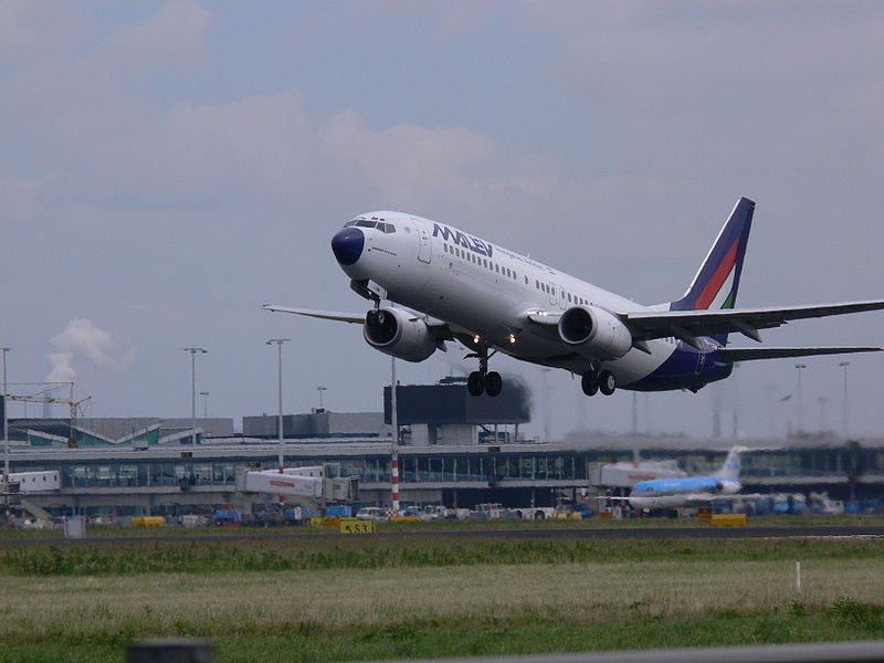 800px-malev_hungarian_airlines_737-800.jpg