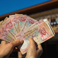 Mindent Bhután pénzneméről
