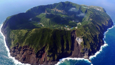 Képzeletbeli kiruccanás a gyönyörűséges Aogashima szigetre
