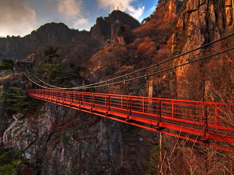 Daedunsan-Mountain-Suspension-Bridge-South-Korea-600x800.jpg