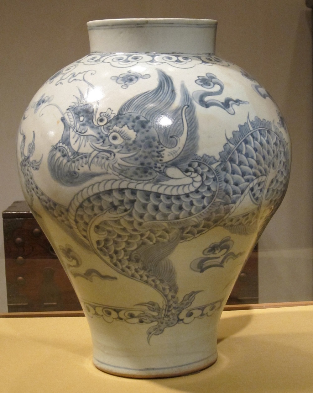 Dragon_Jar,_Choson_dynasty,_HAA.JPG