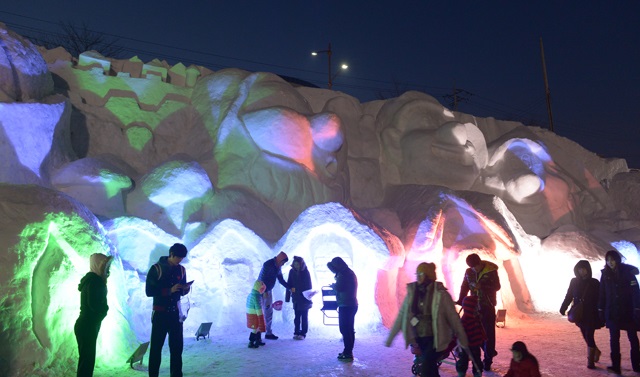 Hwacheon-Sancheoneo-Ice-Festival.jpg