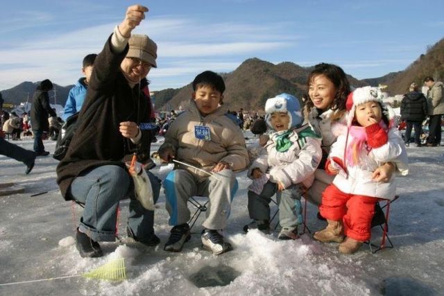 ice_fishing_in_north_korea_08.jpg