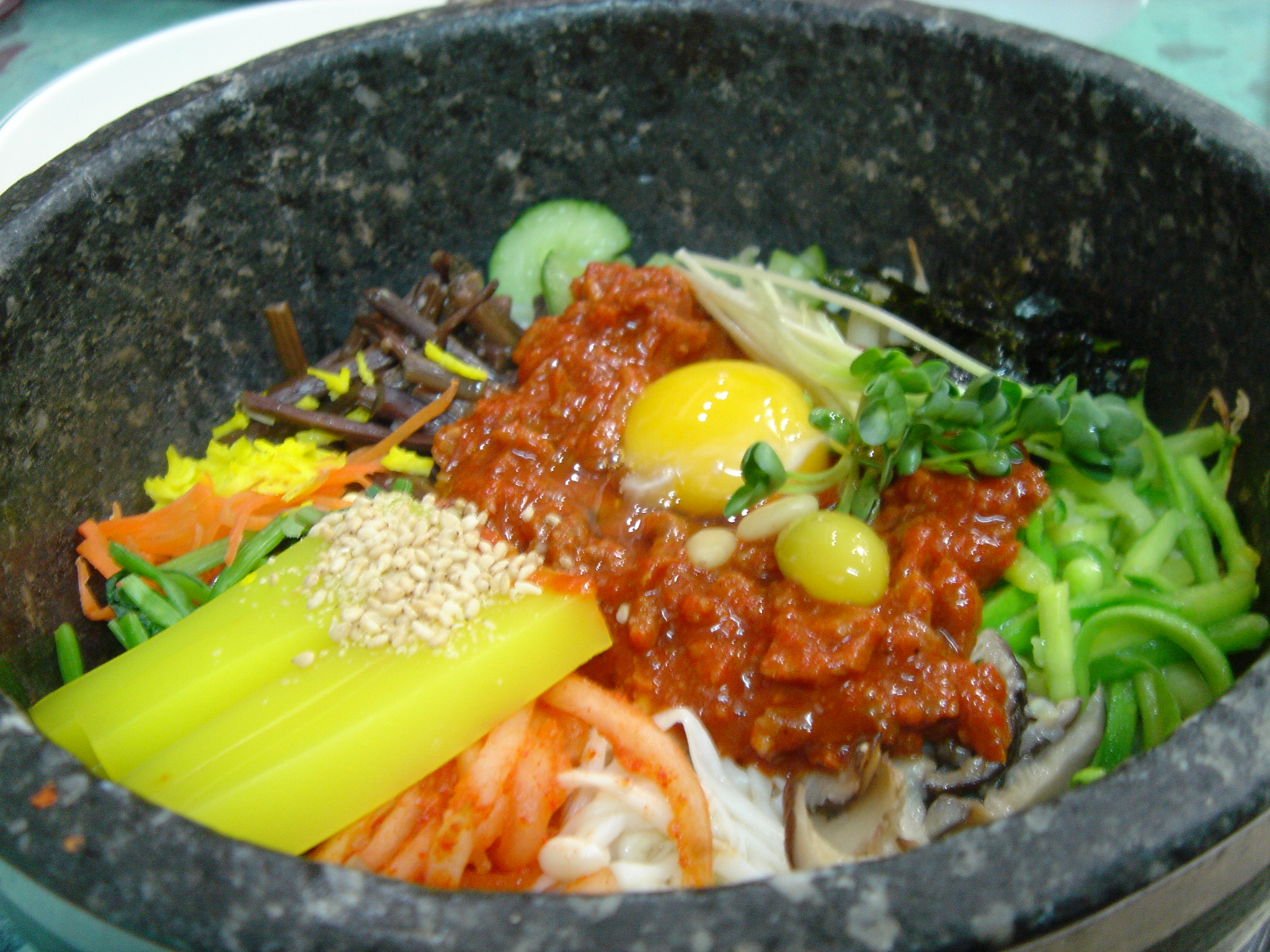 Korean_cuisine-Jeonju_bibimbap-02.jpg