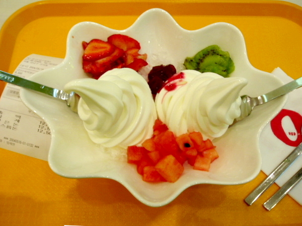 Korean_shaved_ice-Yogurt_bingsu-01.jpg