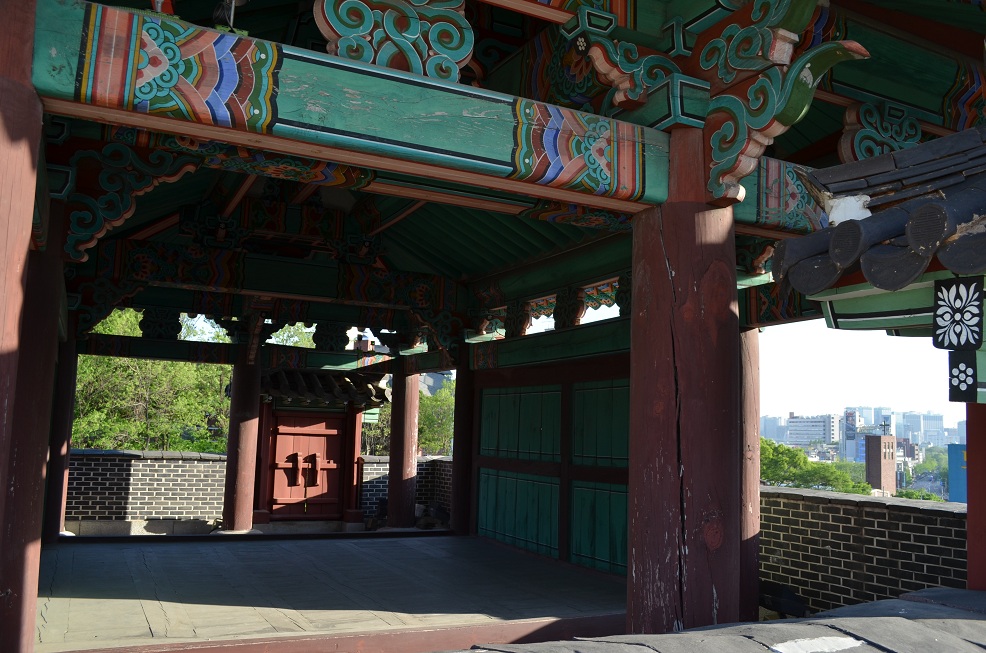 hyehwamun_gate_gatehouse_interior_seoul_korea.jpg