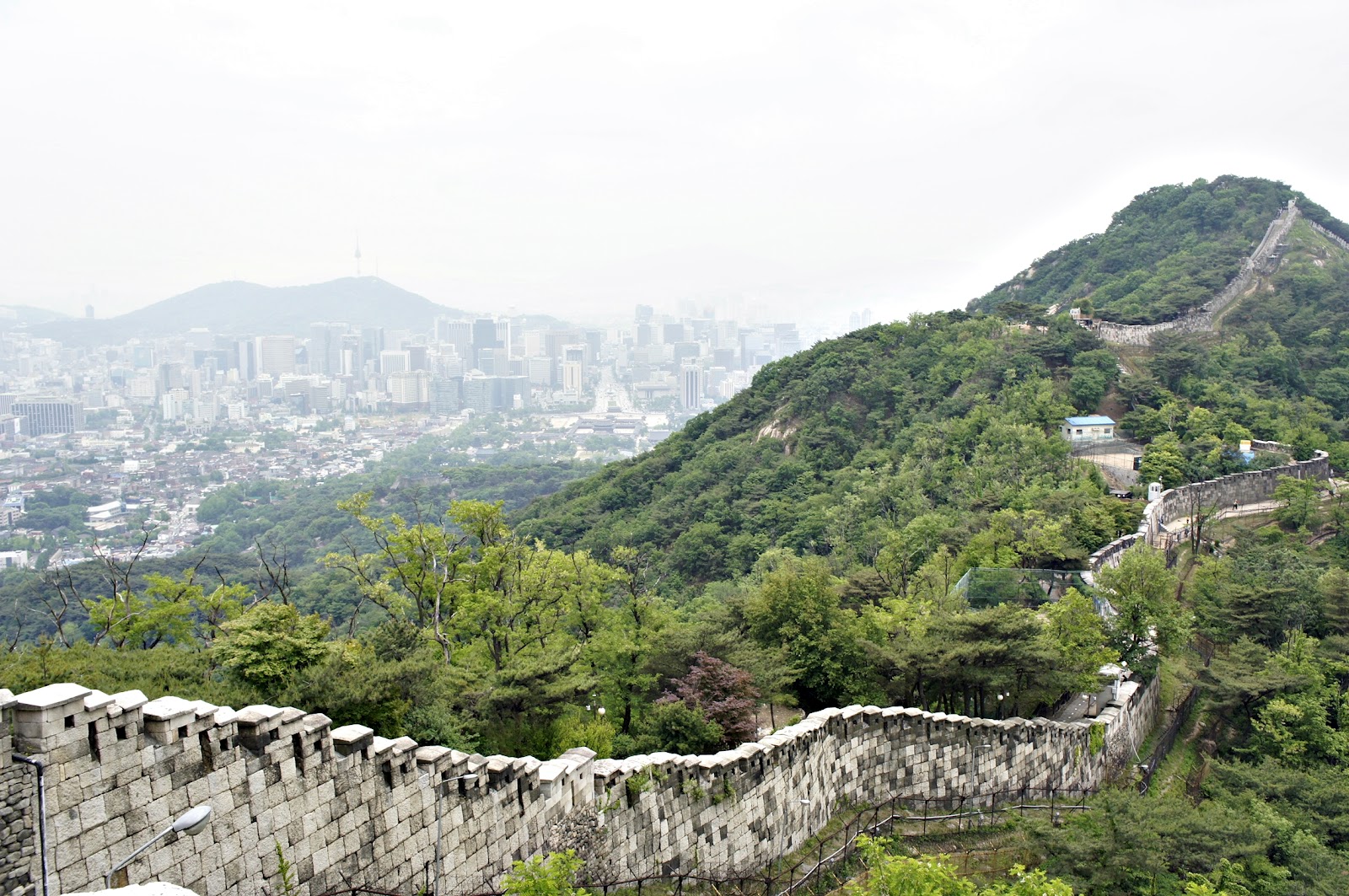 kr9-seoul-fortress-wall.jpg
