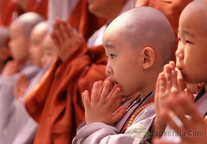 seoul-may-3-2013-south-korean-child-monks-attend-65311.jpg