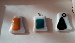 Medálok fehér alap Pendants white base