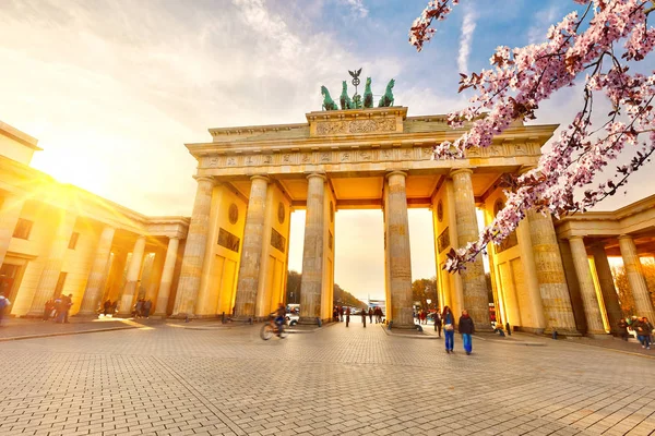 depositphotos_145075959-stock-photo-brandenburg-gate-at-spring.jpg