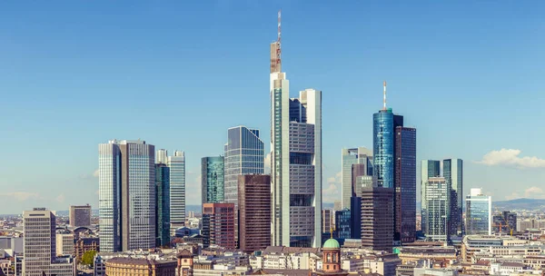 depositphotos_161259156-stock-photo-frankfurt-skyline-aerial-view-skyscrapers.jpg