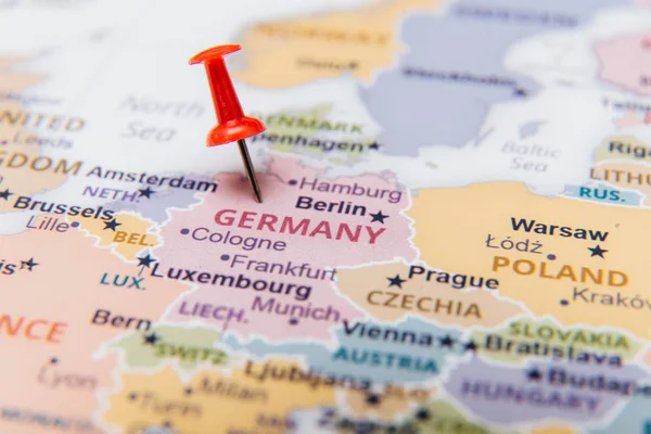 depositphotos_185212580-stock-photo-map-germany-red-pushpin.jpg