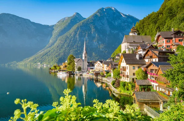 depositphotos_264903370-stock-photo-classic-view-of-hallstatt-in.jpg