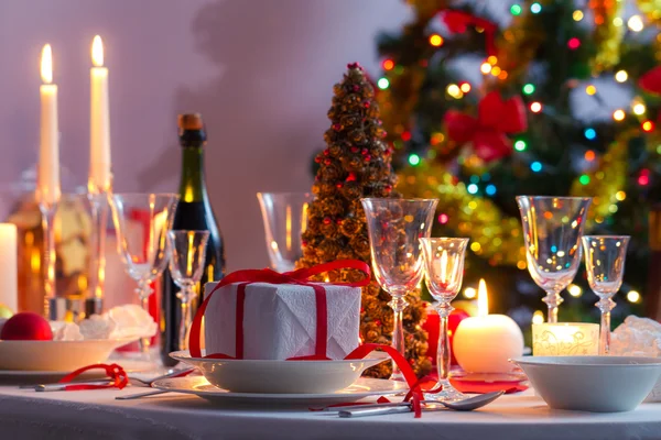 depositphotos_32670273-stock-photo-christmas-table-setting-before-dinner.jpg