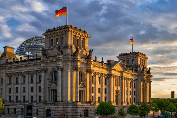 depositphotos_520718720-stock-photo-reichstag-building-sunset-city-berlin.jpg