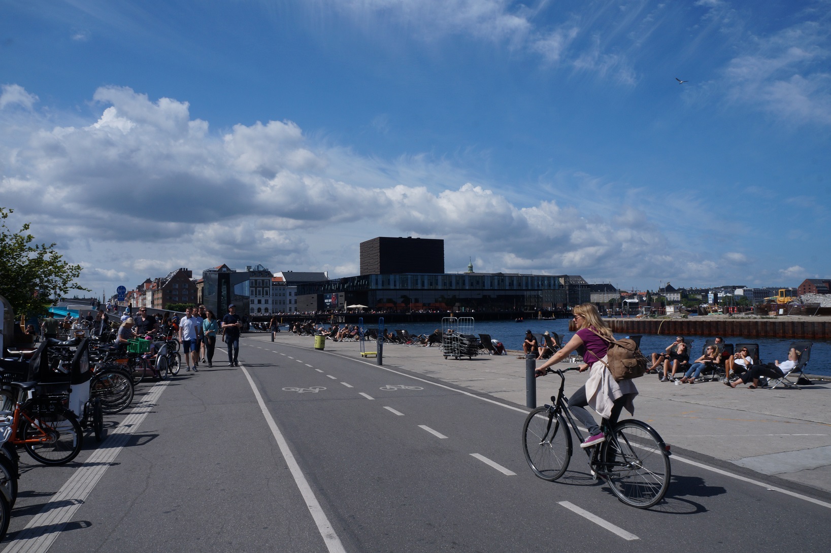 Ahol kerékpáron a legtutibb várost nézni... irány Nyhavn nyüzsije!