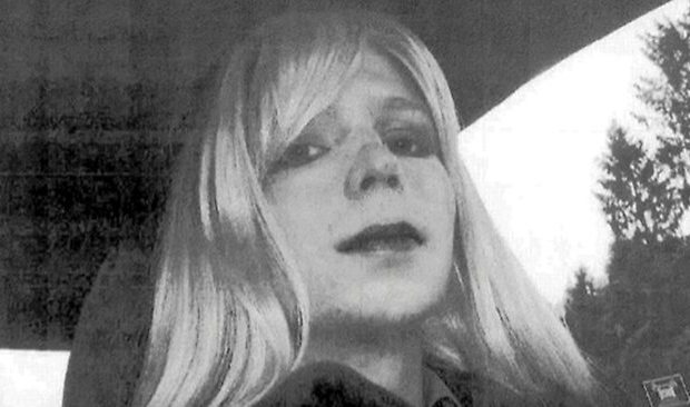 bradley-manning-with-wig-in-drag.jpg