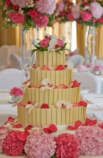 whitechocolateweddingcake.jpg