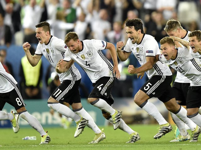 A német labdarúgó válogatott elvett 120 percet az életemből