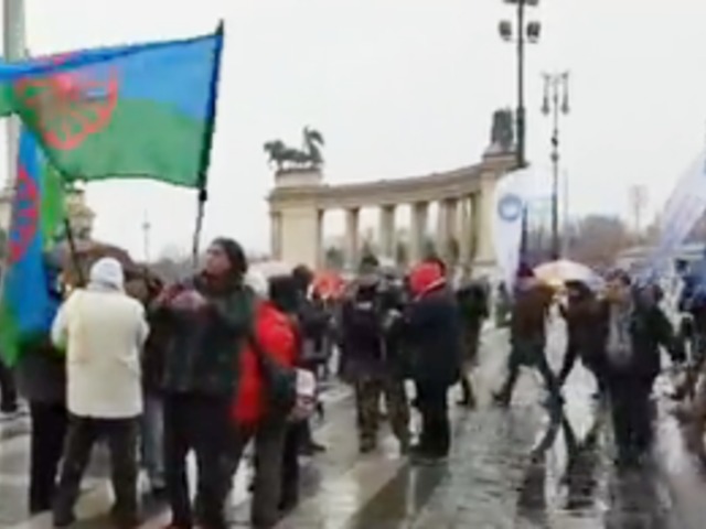 A romák is tiltakoznak a túlóra törvény ellen
