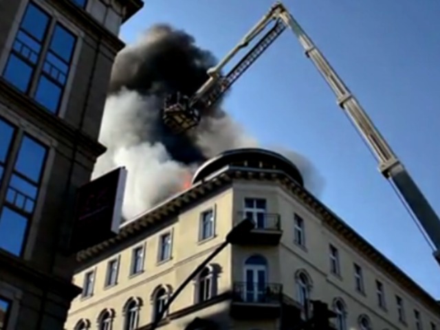 Lángokban állt a DK irodaháza