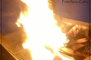 Válóczy Szilvia: Tűz körül