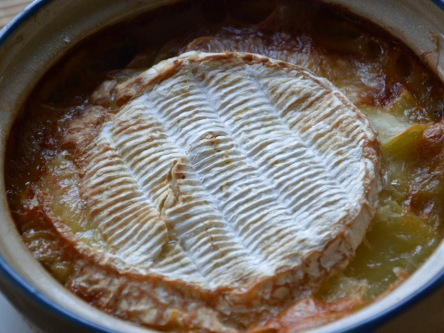 Rakott gombás burgonya camembert sajttal