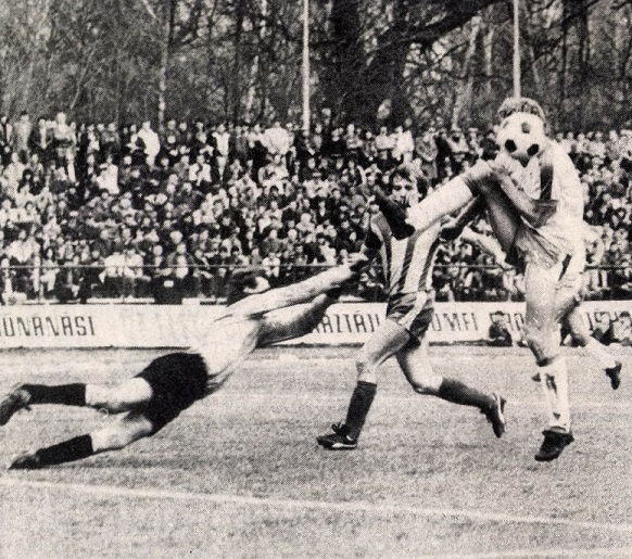 idokapszula_nb_i_1982_83_19_fordulo_dmvsc_bp_honved_andrusch_garaba_kerekes.jpg