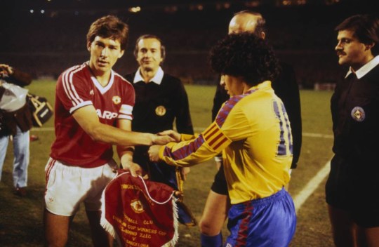 idokapszula_nb_i_1983_84_klubcsapataink_nemzetkozi_kupaszereplese_3_fordulo_2_kor_kupaszerda_manchester_united_barcelona_bryan_robson_diego_maradona.jpg