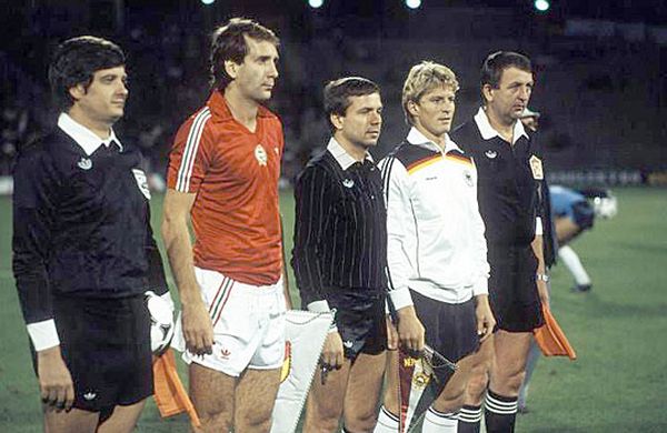 idokapszula_nb_i_1983_84_magyarorszag_nszk_merkozes_csapatkapitanyok.jpg