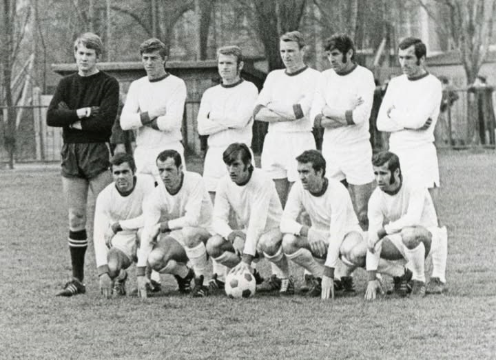 osztalynaplo_rothermel_adam_tatabanya_1972_tavasz_csapatkep_csepelen.jpg