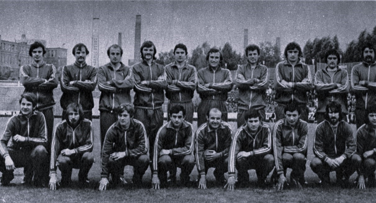 osztalynaplo_rothermel_adam_ujpesti_dozsa_1975_osz_csapatkep.jpg