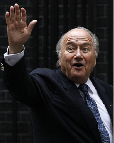3-Blatter-hails-taxi.png