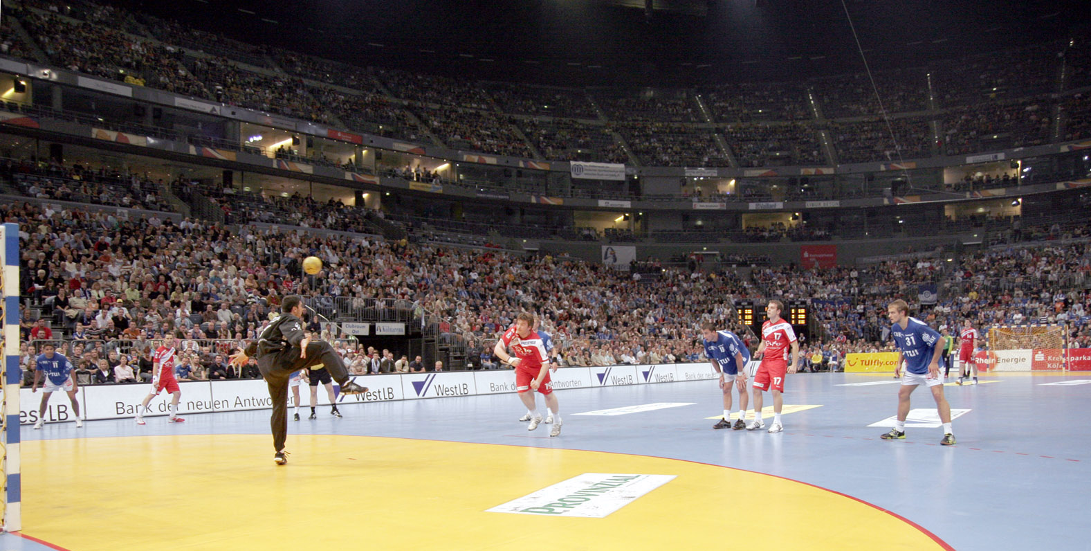 Kolnarena_Handball_01.jpg